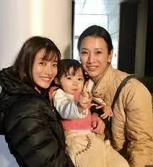 戸田菜穂は実家?兄弟は歯科医医師?弟は康平結婚?家族